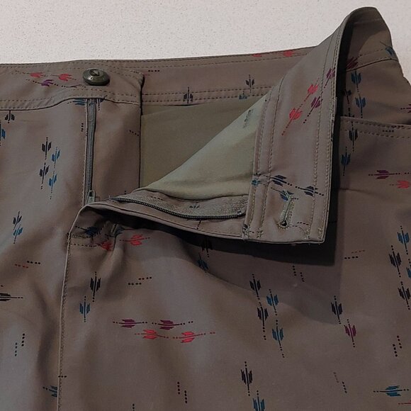 Eddie Bauer Adventure 2.0 Olive Green Arrow Print Golf Skort Size 8 - Picture 4 of 12